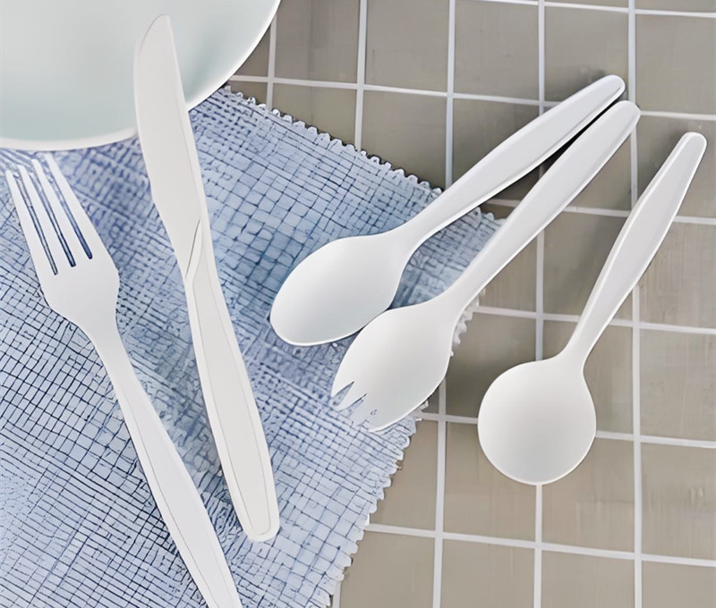 hurtowa sprzedaż plastikowych łyżek i widelc&oacute;w